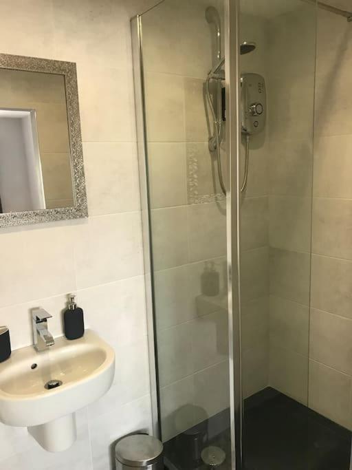 Mumbles - Modern Apartment With Panoramic Sea Views Oystermouth Екстериор снимка