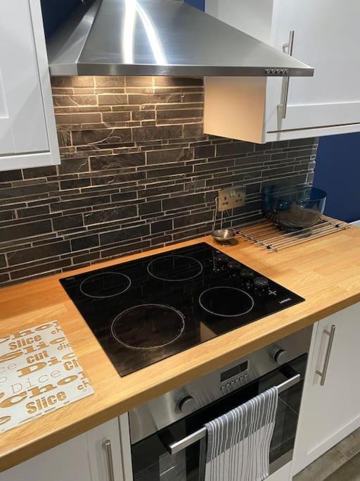 Mumbles - Modern Apartment With Panoramic Sea Views Oystermouth Екстериор снимка