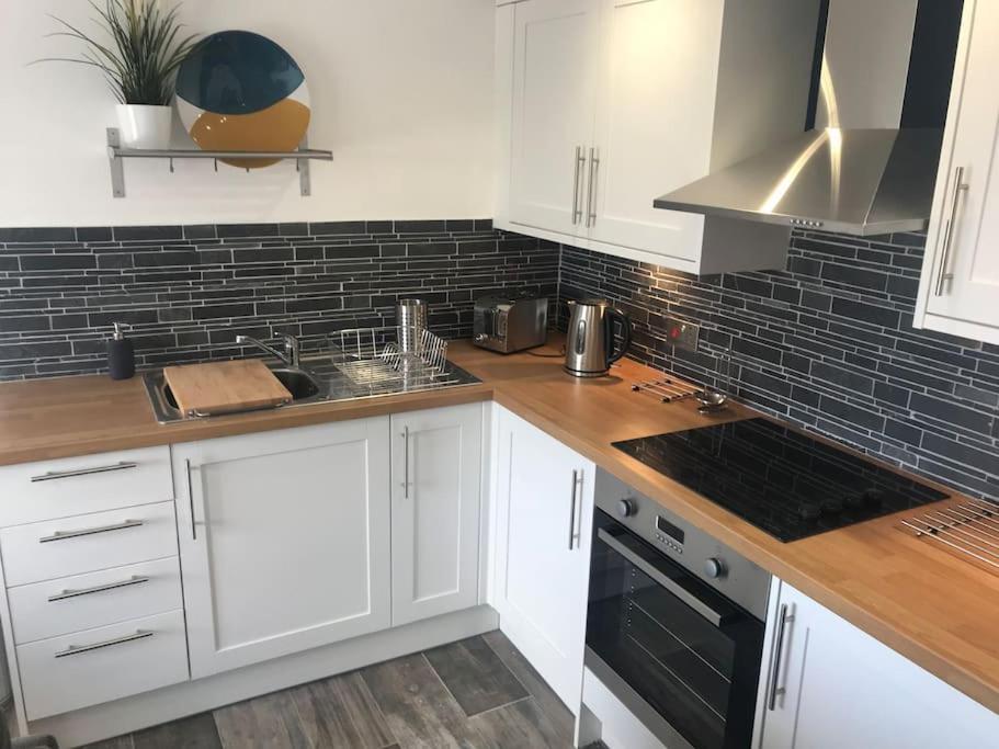 Mumbles - Modern Apartment With Panoramic Sea Views Oystermouth Екстериор снимка