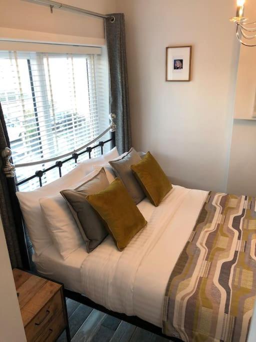 Mumbles - Modern Apartment With Panoramic Sea Views Oystermouth Екстериор снимка