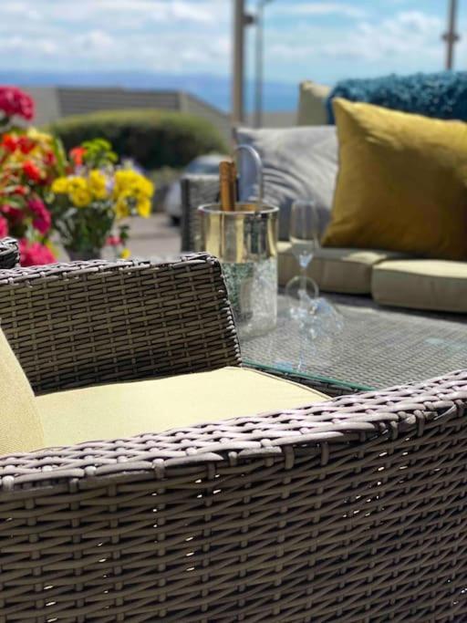 Mumbles - Modern Apartment With Panoramic Sea Views Oystermouth Екстериор снимка