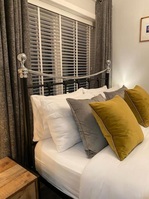 Mumbles - Modern Apartment With Panoramic Sea Views Oystermouth Екстериор снимка